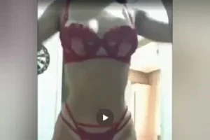 ünili çıtır öğrencievinden video atıyor
