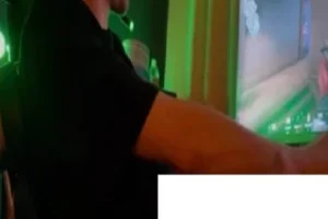 Vermiş Sevgilisinin Eline Oynatıyor Var Bi Hayalimiz