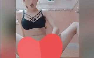 Yıl oldu 2025 şu kızlar nude atarken bile filtre basma işinden vazgeçemedi
