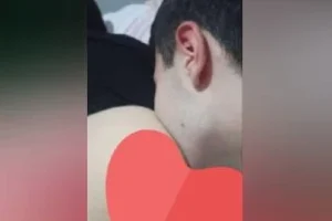 Beyler aynı zamanda göt deliğini falan da yalıyor manitasının ama o video ne yazık ki yok