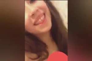 Çıtır Aslı, Odasında Sıkıntıdan Patlamış