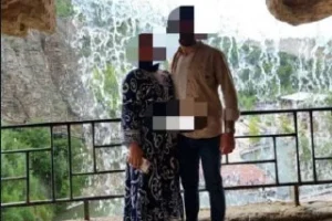 Evli çift türbanlı