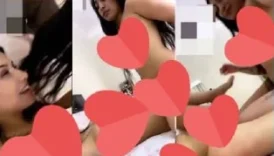 Kendi gibisini bulmuş amcığının üstüne binen Sude