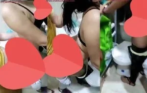 Sikicisiyle mekana gitmeden önce pantolunu ve külodu sıyırıp